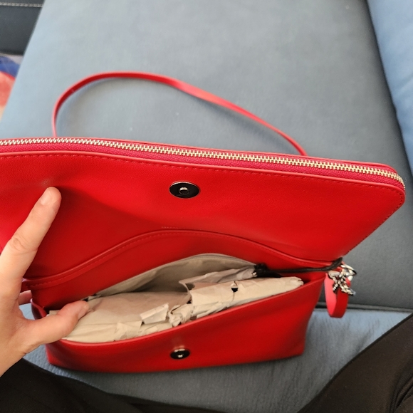 BNWT. Rebecca Minkoff red cross body bag. - Picture 3 of 8